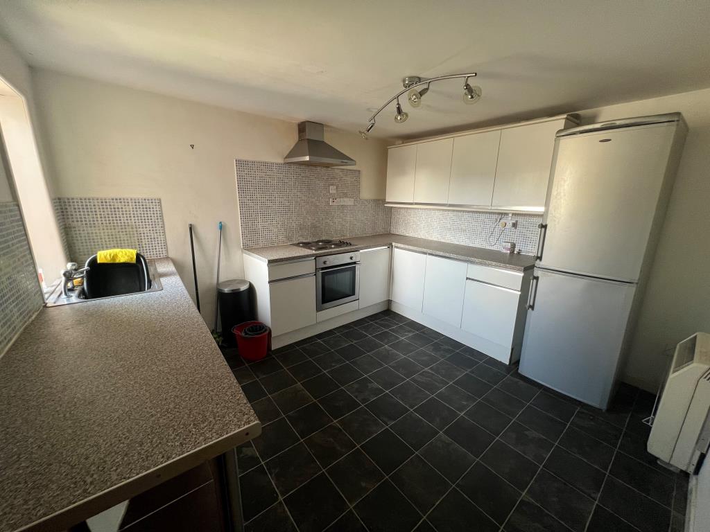 Lot: 18 - FREEHOLD MIXED USE PROPERTY WITH PLANNING FOR CONVERSION - Kitchen of first floor flat